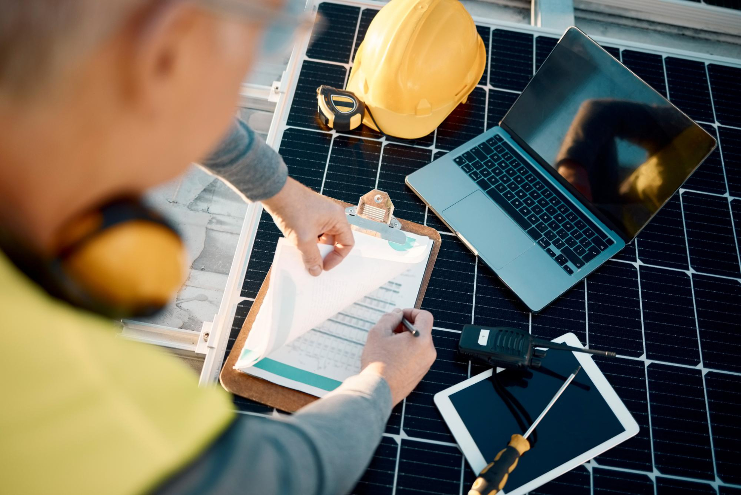 Tech Solar Battery Solar Consultation